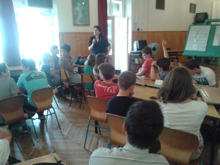 Vetélkedő, torpedó az útról